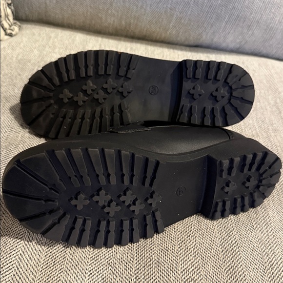 Sincerely Jules Womens Black Slip On Oxford Loafers Gold Detailing Size 7.5M - Picture 6 of 7